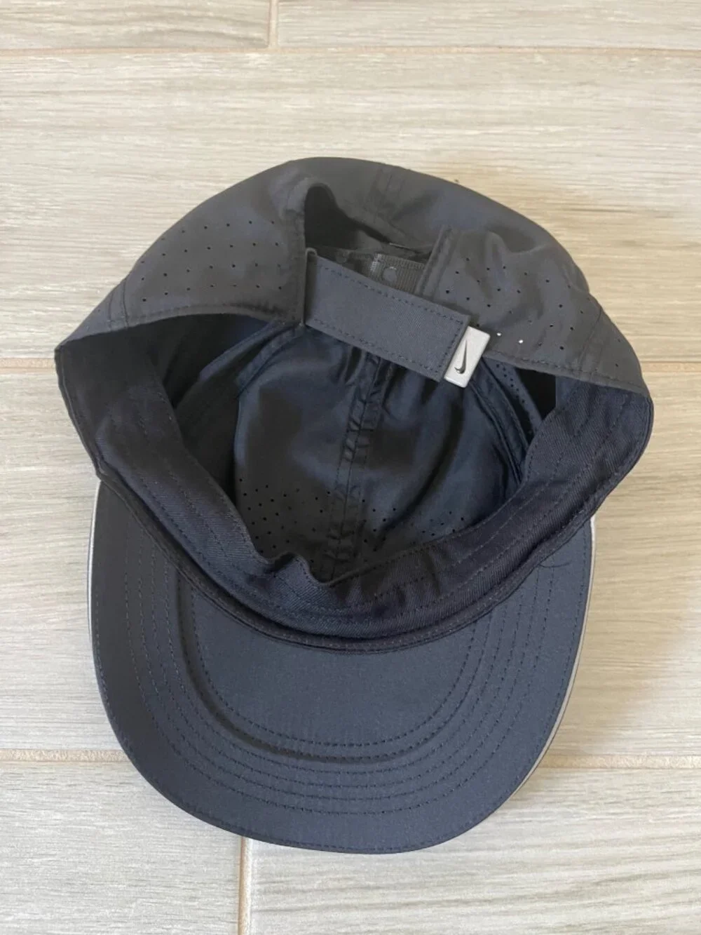 NWT NIKE WOMEN'S FEATHERLIGHT BLACK CAP HAT - OS